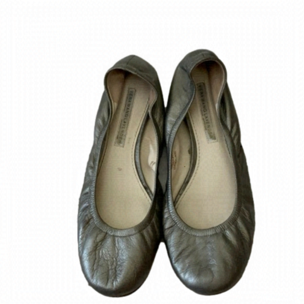 Vera Wang Lavender ballet flats platinum c…